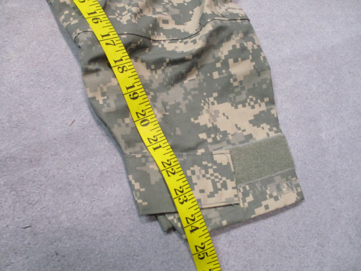 USGI US Army ECWCS Gen II Gore-Tex parka in UCP camouflage, medium regular fit with hood and front pockets