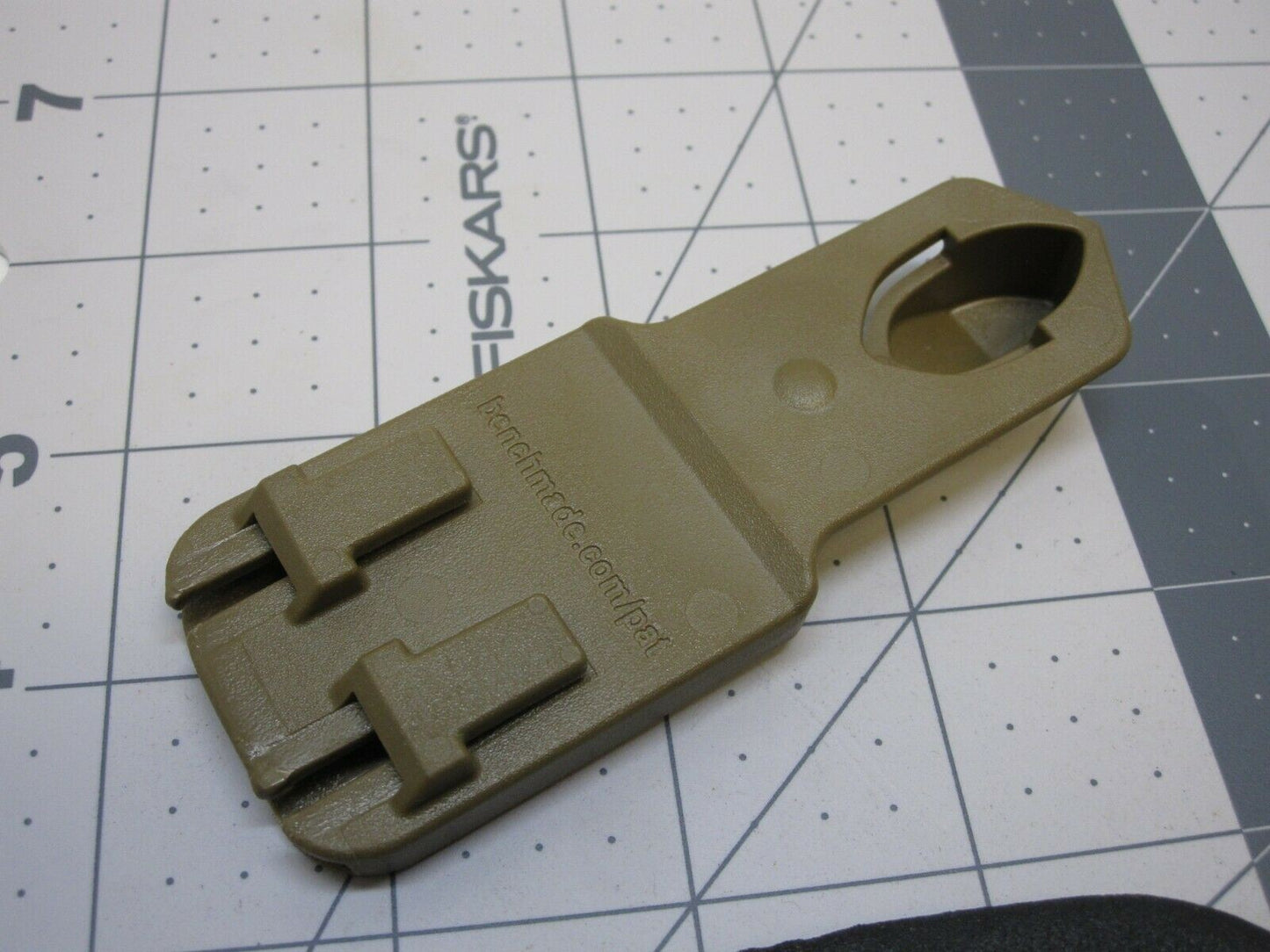 NEW BENCHMADE STRAP CUTTER RESCUE 7 HOOK KNIFE w/ MOLLE/PALS KYDEX SHEATH COYOTE