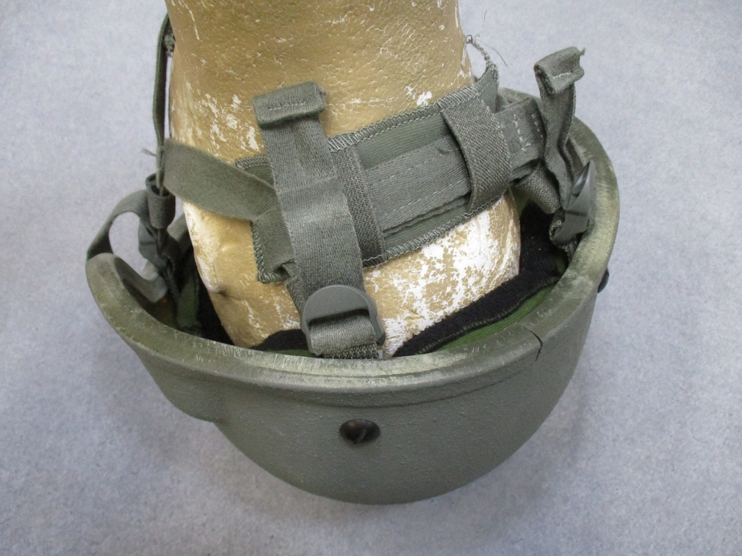 Advanced Combat Helmet ACH Size Medium Foliage Green w/ Pads & Chinstrap