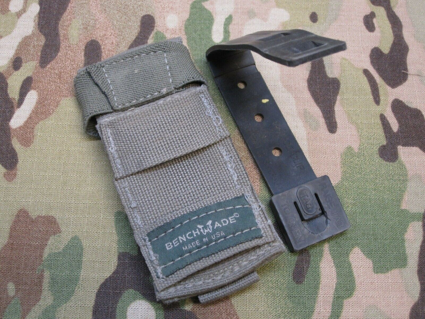 NEW BENCHMADE 7 STRAP SEATBELT CUTTER SAFETY HOOK KNIFE FOLIAGE GREEN ACU SHEATH
