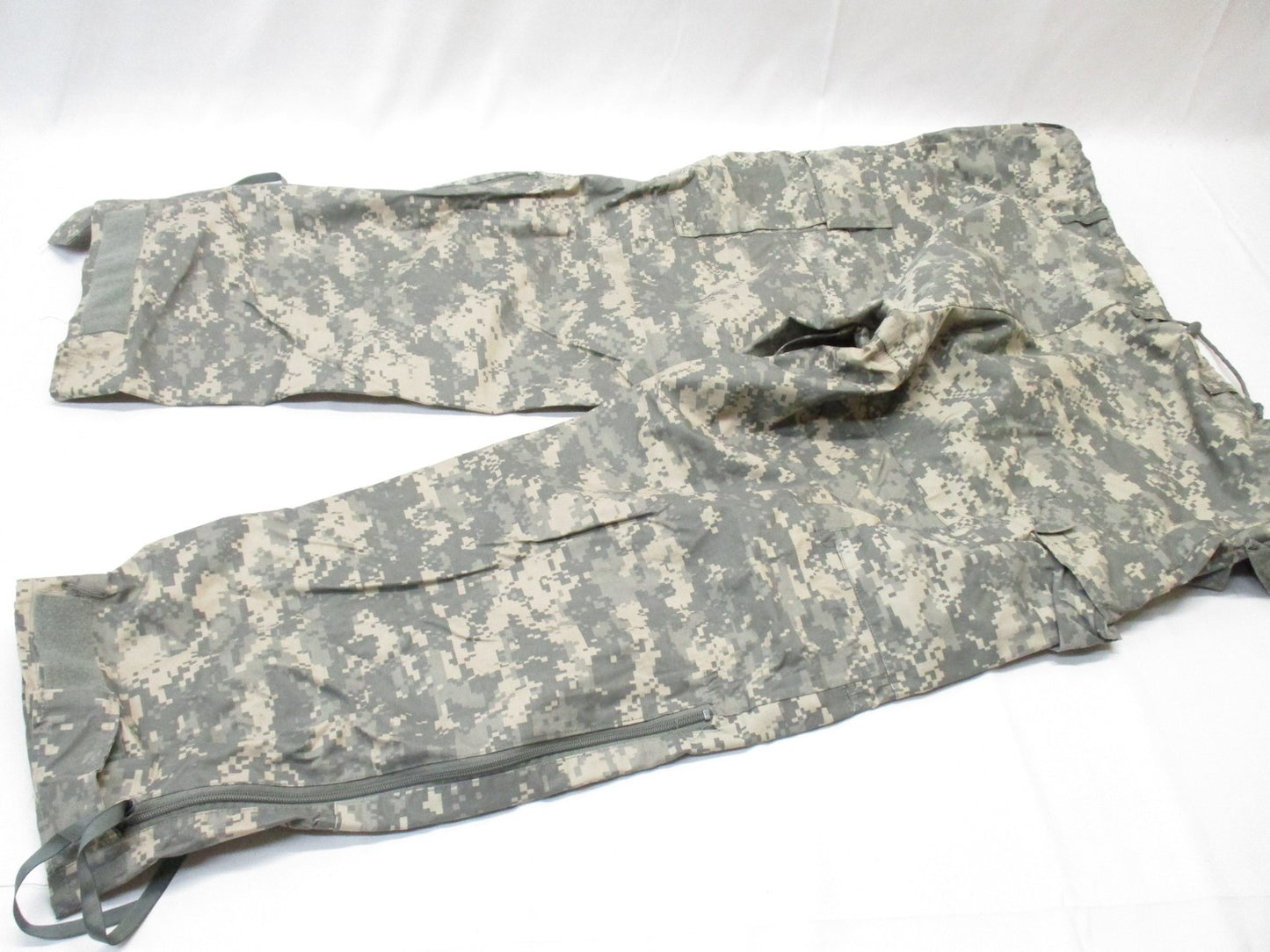 ARMY ISSUE ACU DIGITAL GORE-TEX COLD/WET WEATHER TROUSER X-LARGE/REGULAR PANTS