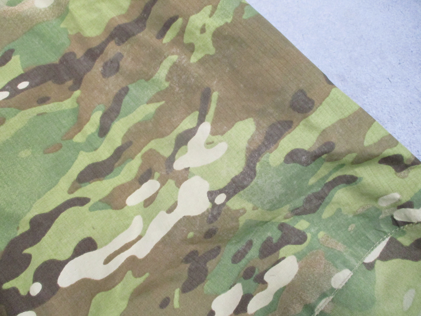 USGI ECWCS Gen III Level 6 Gore-Tex Pants Multicam M-R 8415-01-580-2468