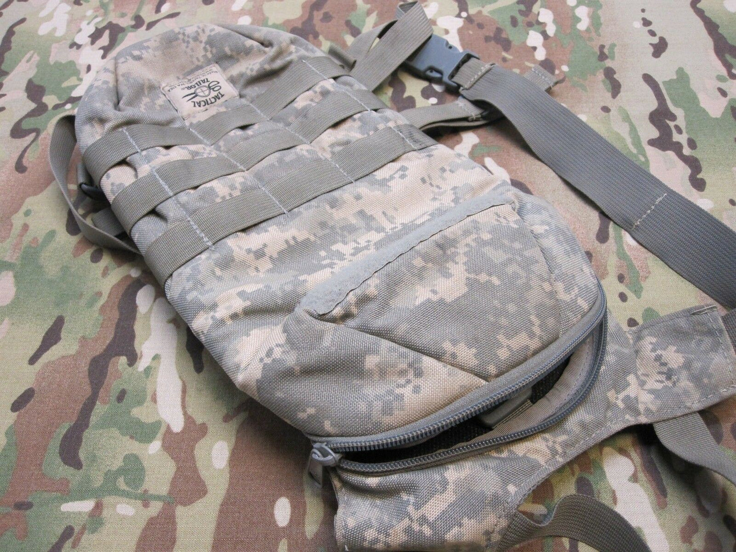 TACTICAL TAILOR ARMY ACU DIGITAL INSULATED HYDRATION CARRIER WATER PACK (USED)