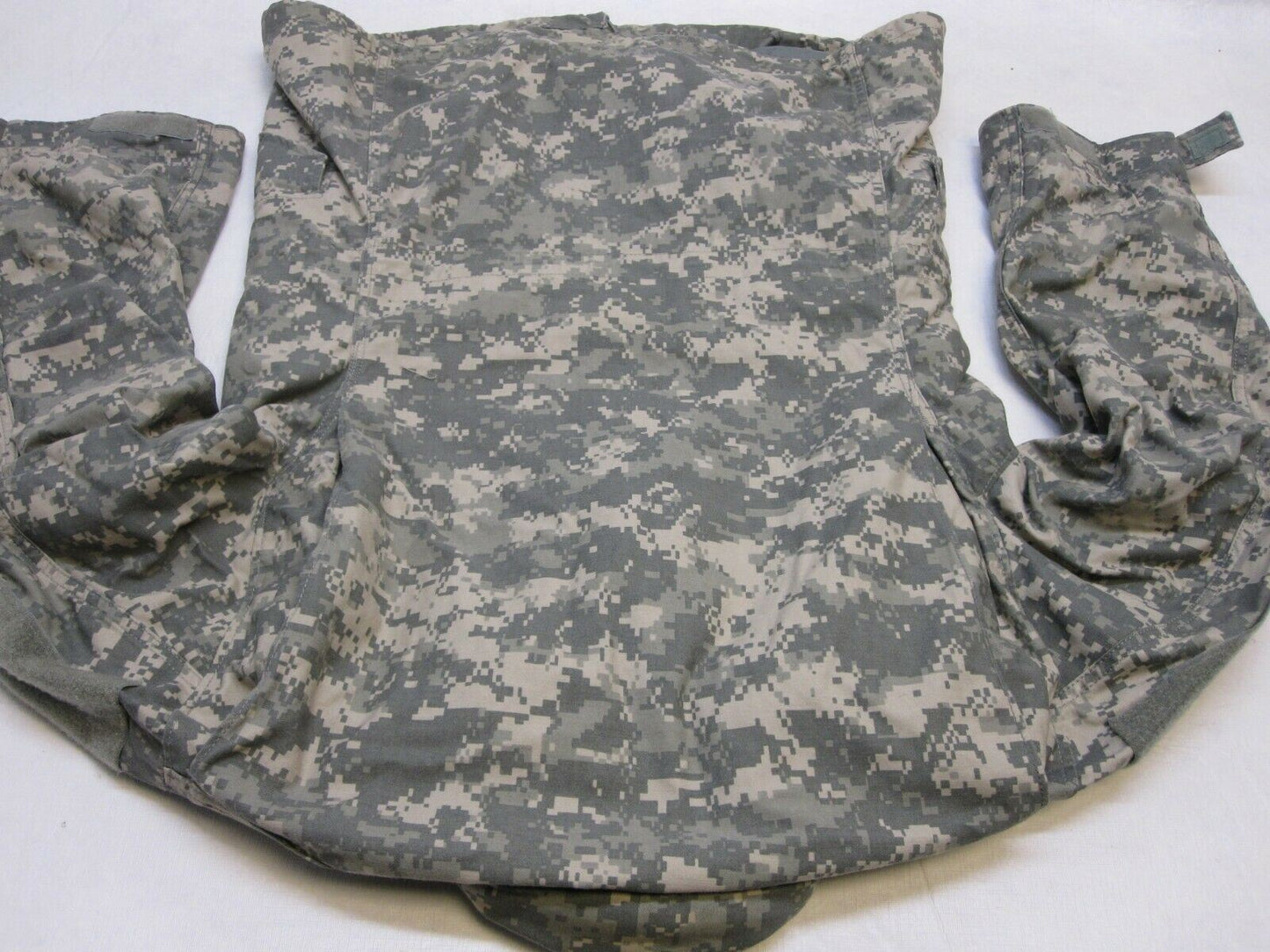 Centex Military Gear USGI ARMY ACU Digital M-65 Field Jacket in Medium/Long, UCP camouflage, cold weather military coat.