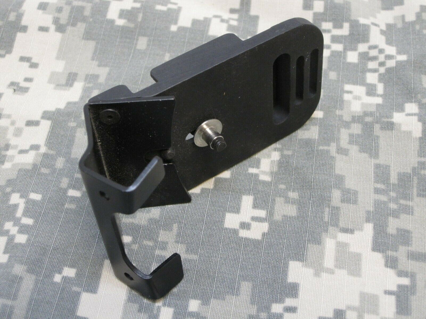 NOS BLACK ACH HELMET NVG LEVER MOUNT RHINO BRACKET BASE PLATE SHROUD ONE HOLE