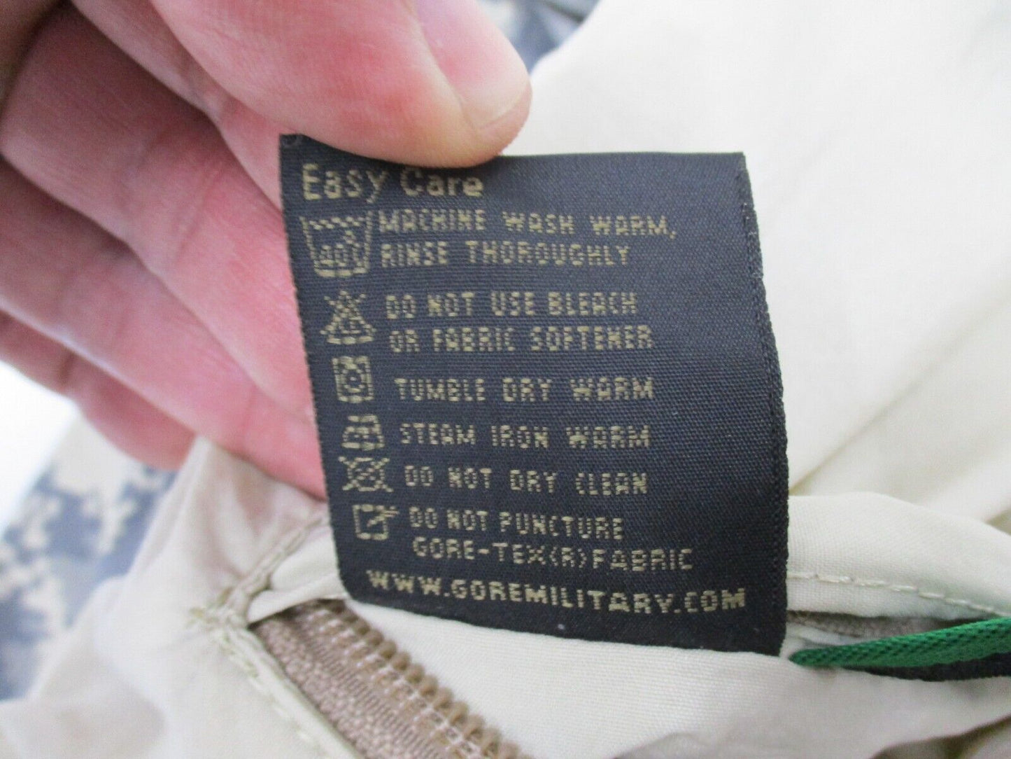 RARE LOG HOUSE DESIGNS ARMY ACU DIGITAL GORETEX JACKET REVERSIBLE TAN (LARGE)