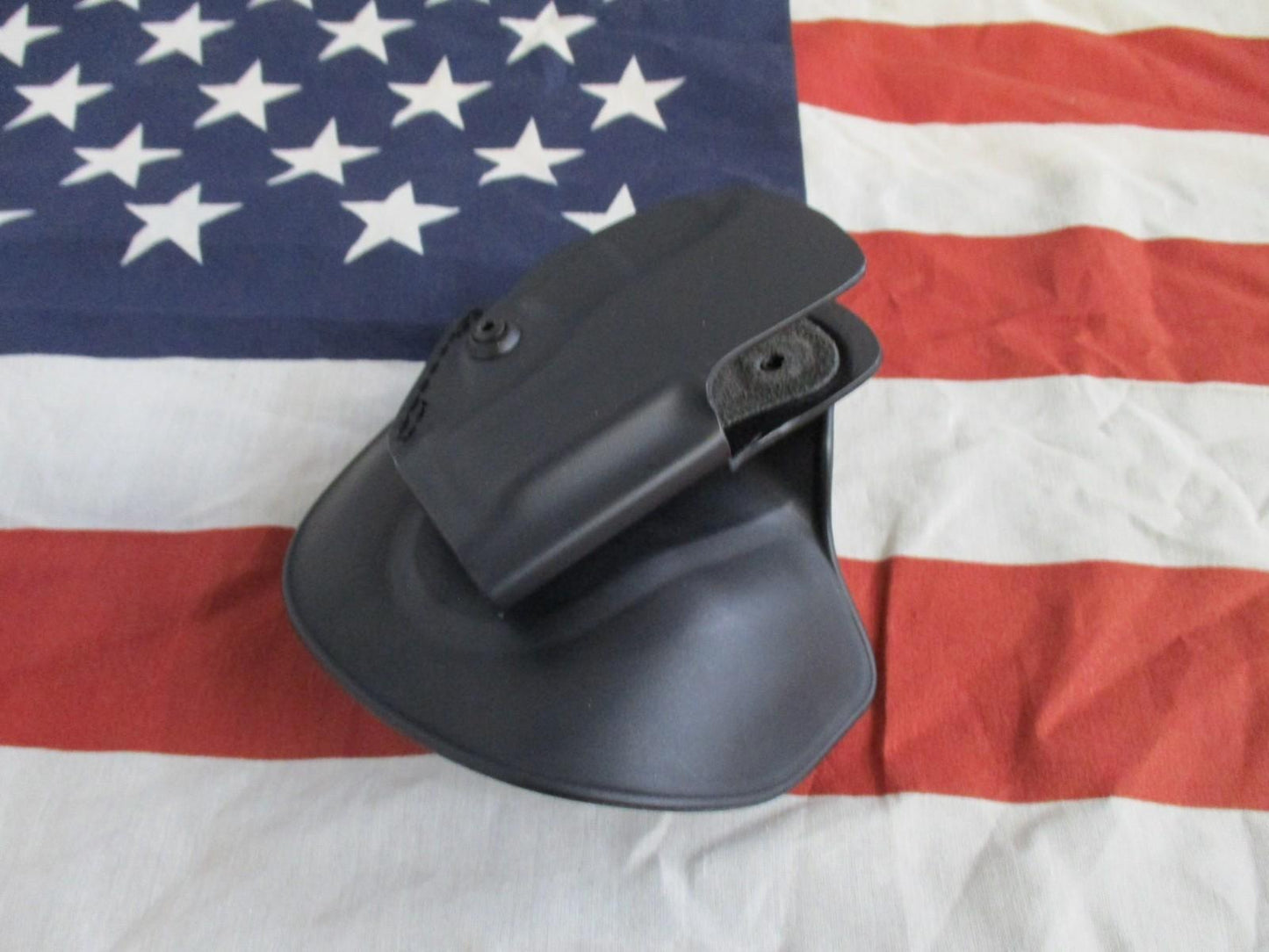 SAFARILAND Concealment Holster RUGER LC9 5198-184-411 Blk Lined Right STX Plain