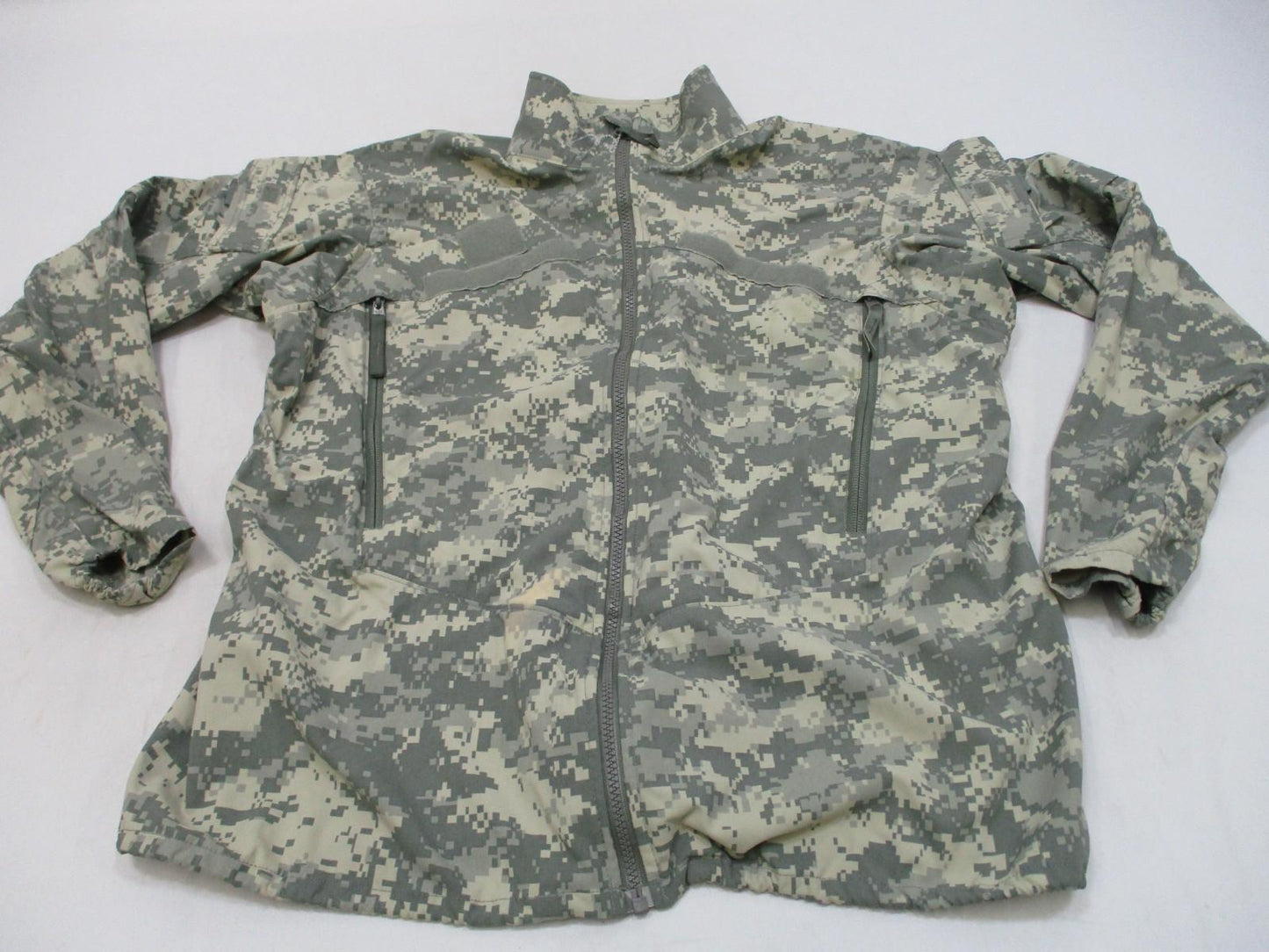 GEN III Wind Cold Weather Jacket Medium Regular CIF OK Pre-Owned w/ Stains