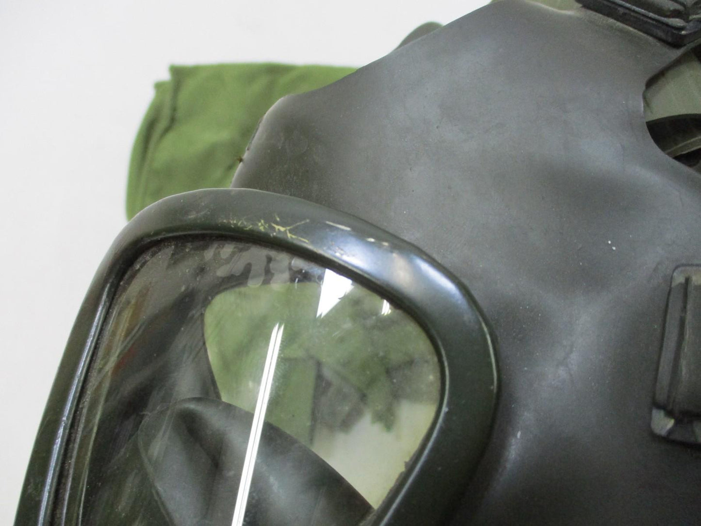 Romanian M74 Gas Mask w/ Filter & Bag - Iraqi War Trophy - Collectible