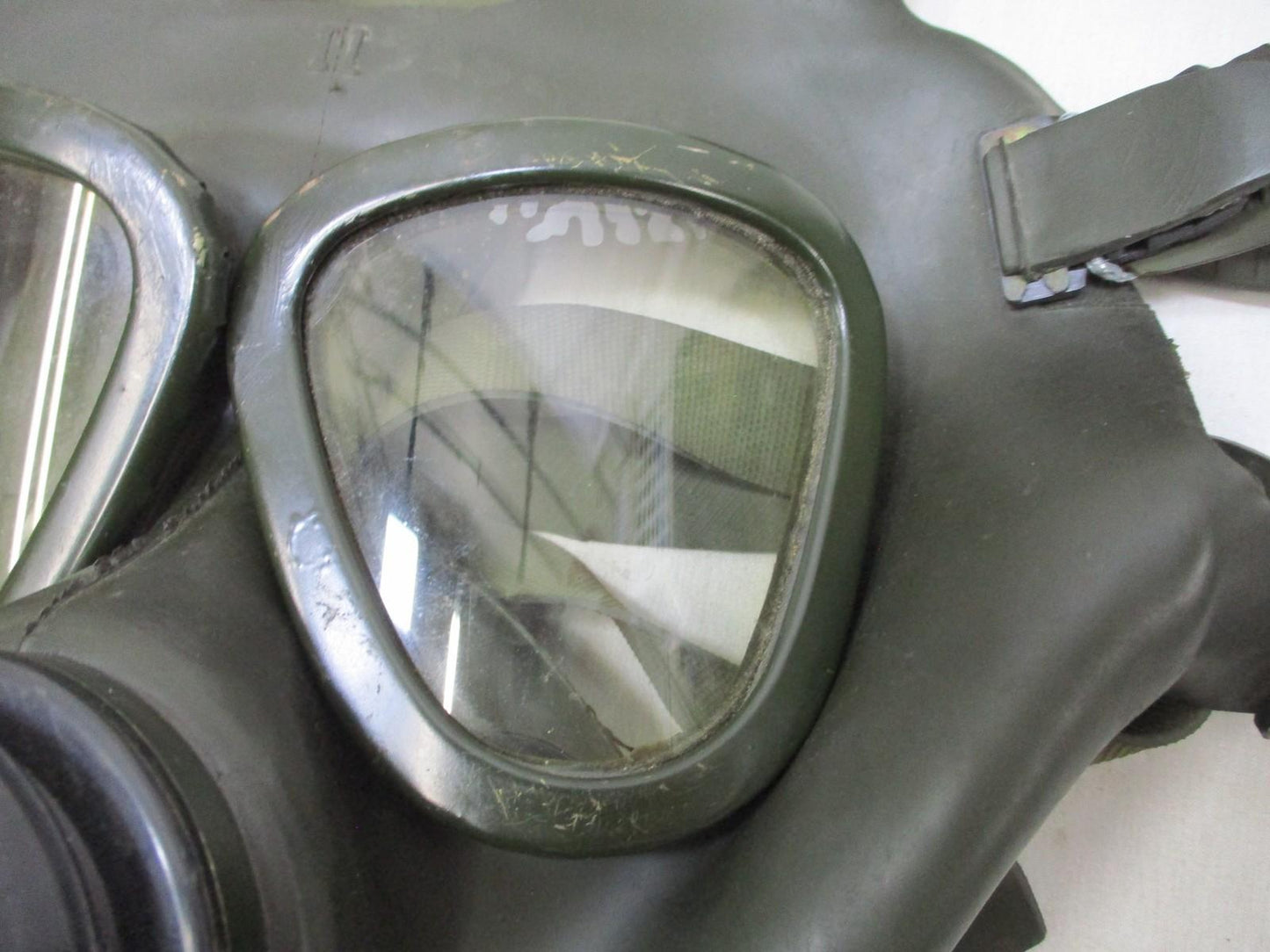 Romanian M74 Gas Mask w/ Filter & Bag - Iraqi War Trophy - Collectible