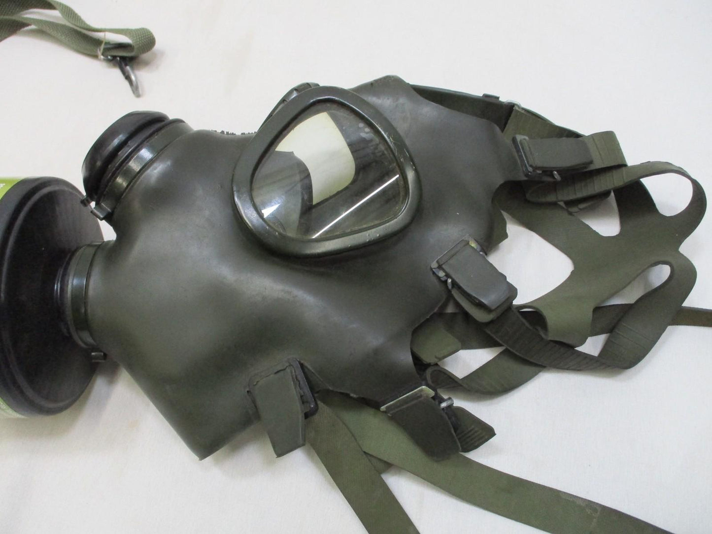 Romanian M74 Gas Mask w/ Filter & Bag - Iraqi War Trophy - Collectible