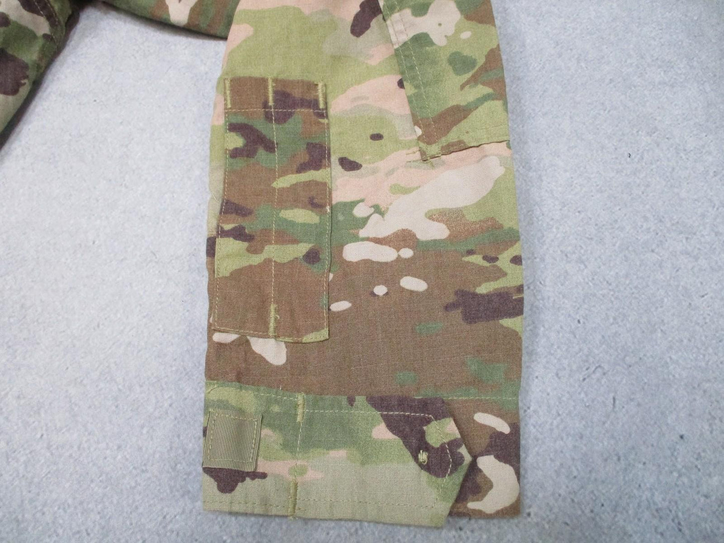 Army Combat Uniform Coat FEMALE FLAME RESISTANT MultiCam Size 33-LONG OCP