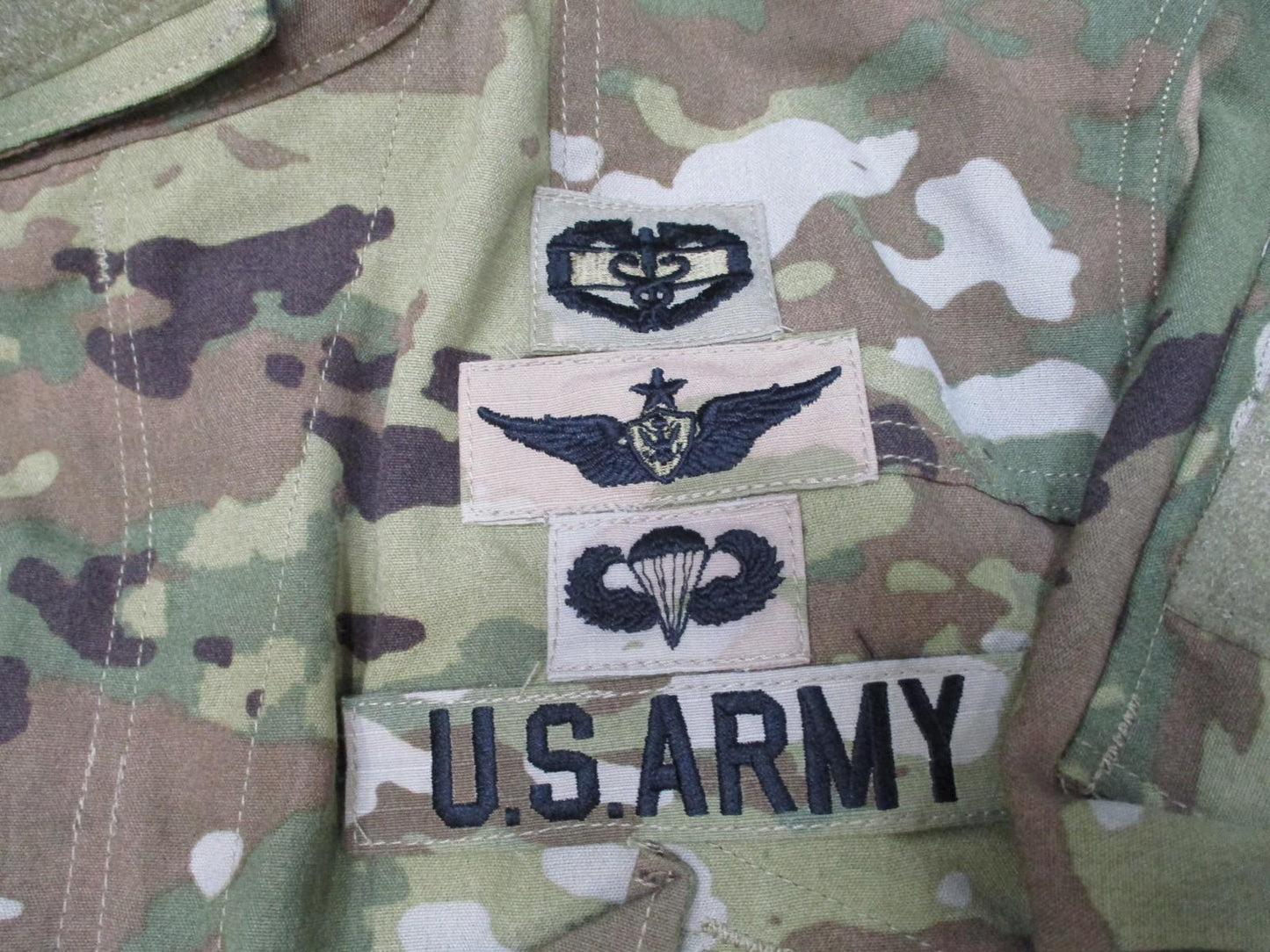 US Army Combat Aircrew Coat Medium-Regular Medical, Aviation, Parachutist Badges - Centex Military Gear