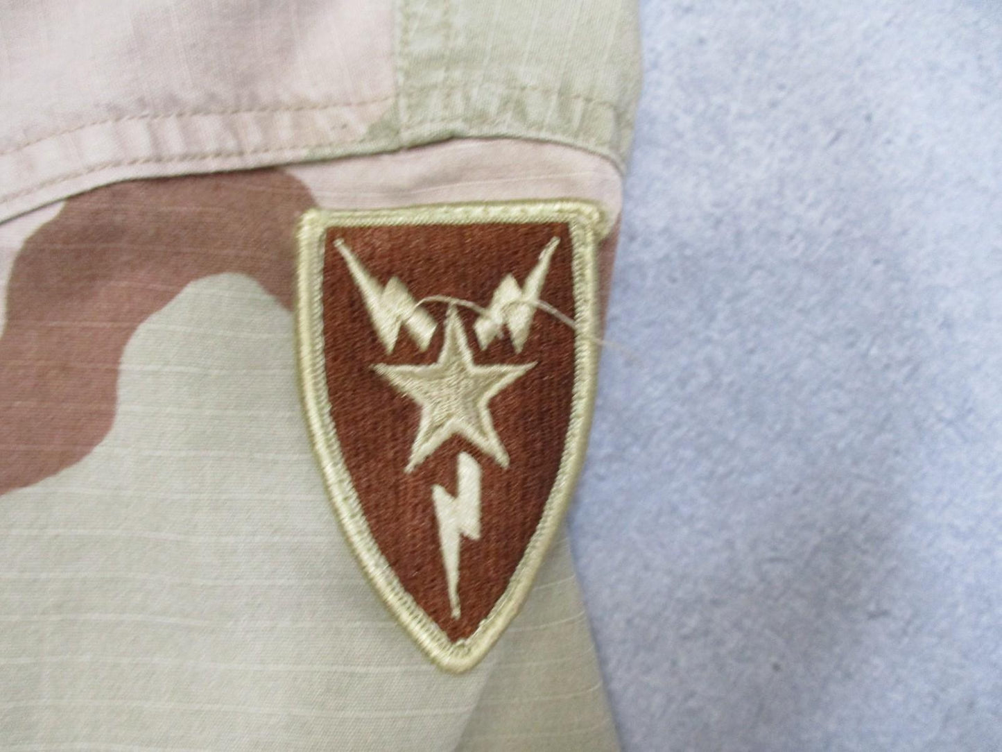 US Army Desert Combat Uniform Coat 3rd Signal Brigade Patch Large-Regular