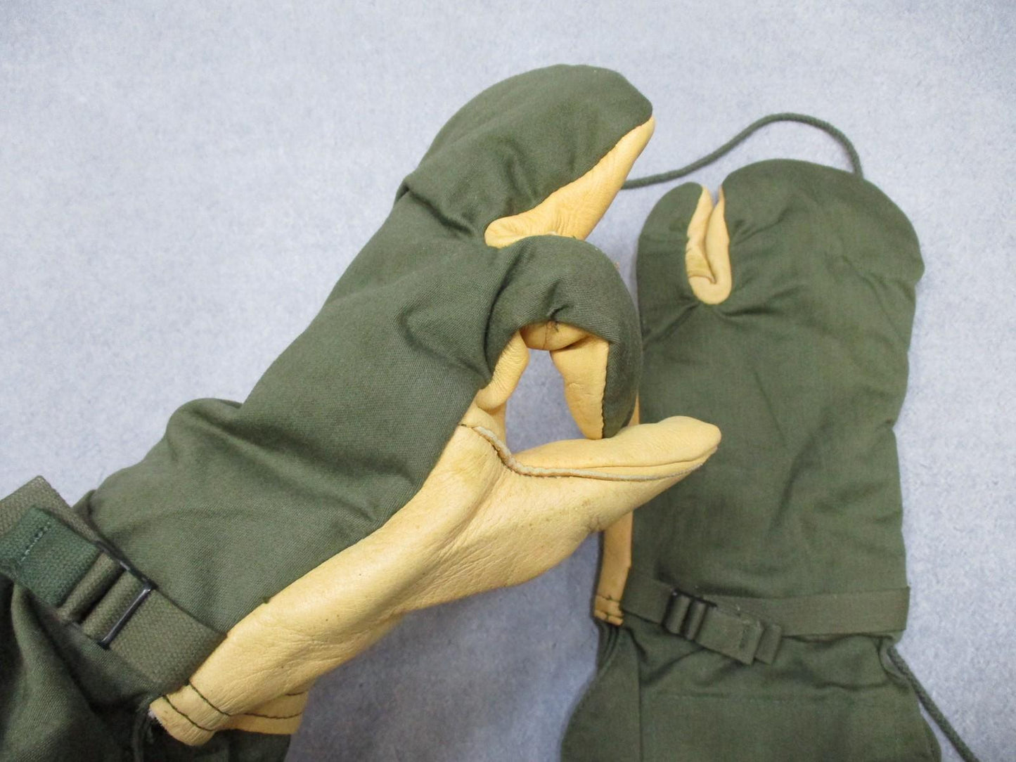 US Military Cold Weather Trigger Finger Mitten Shells Gloves Medium NO INSERTS