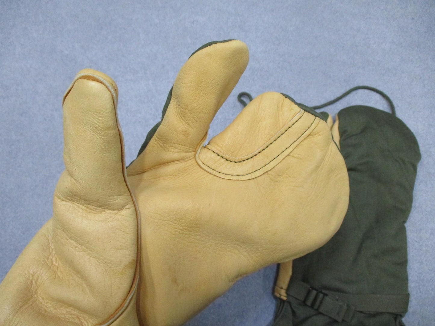 US Military Cold Weather Trigger Finger Mitten Shells Gloves Medium NO INSERTS