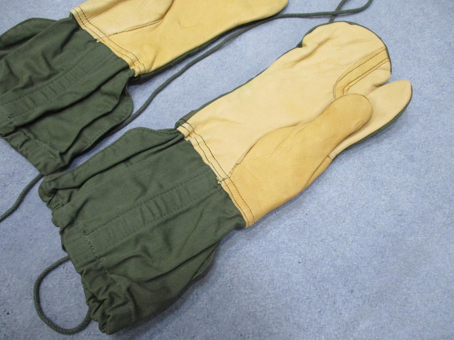 US Military Cold Weather Trigger Finger Mitten Shells Gloves Medium NO INSERTS