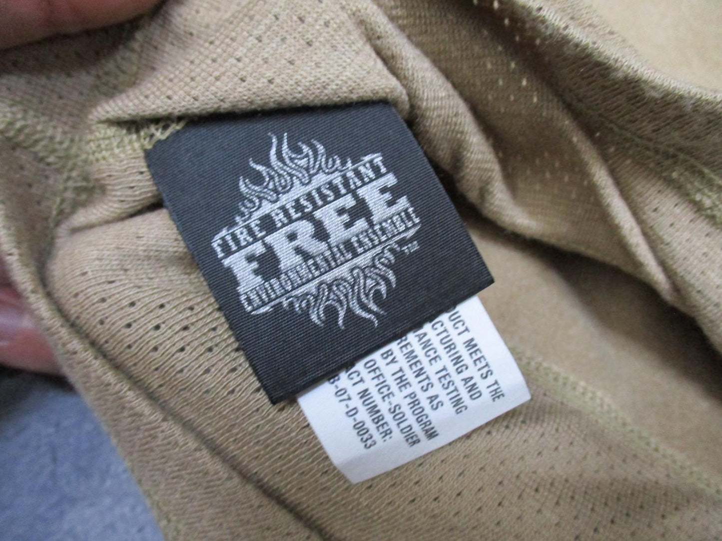 Tactical Mid Weight Fleece Shirt Large Regular Flame Resistant Moisture Wicking