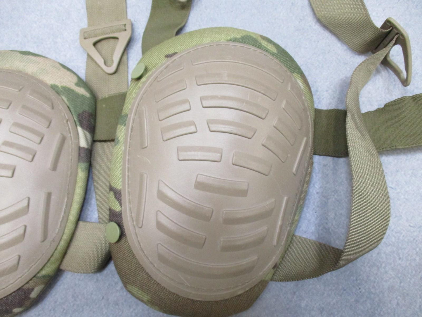 USGI Tactical Knee Pads Pair Adjustable Padded Multi-Camouflage Used Army OCP