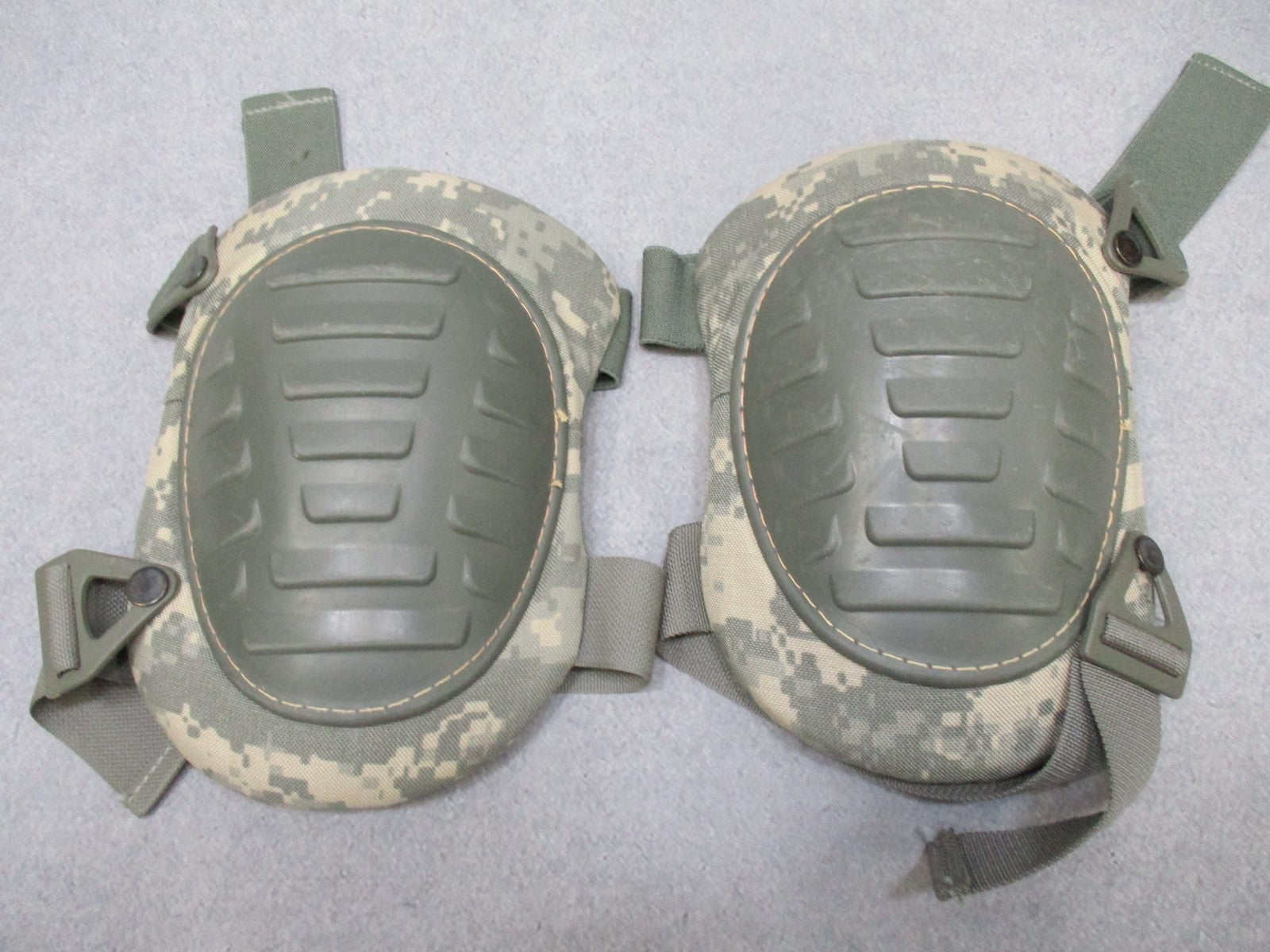 USGI Army UCP Tactical Knee Pads Camo Hard Shell Padded Adjustable Straps Pair - Centex Military Gear