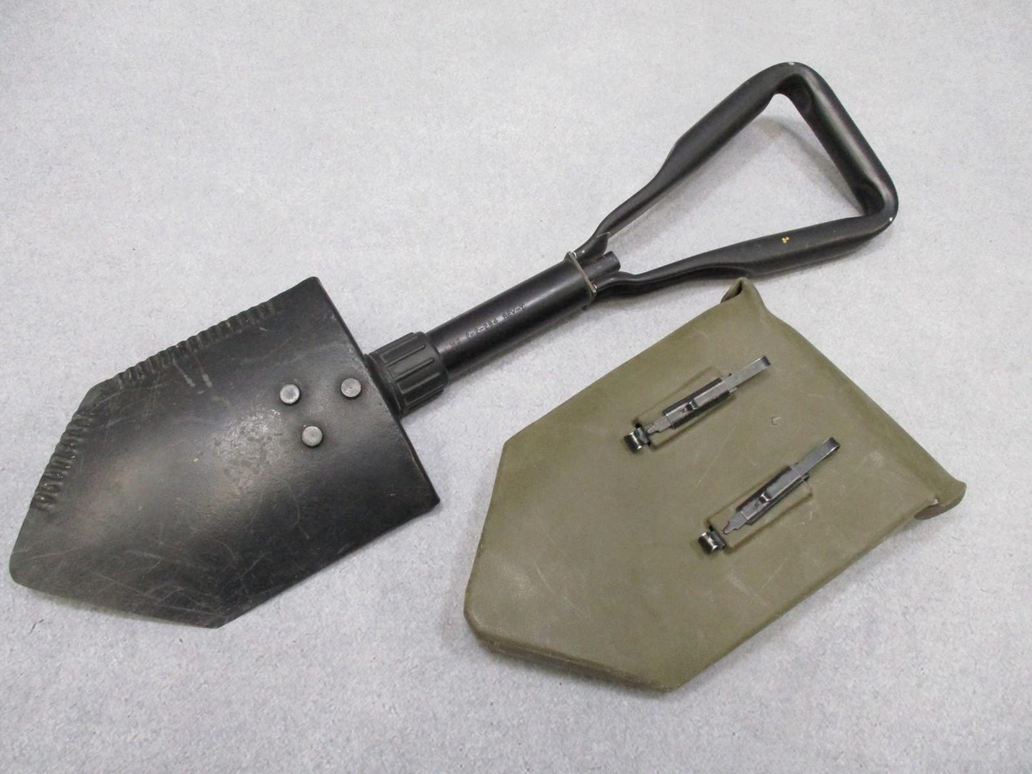 Centex Military Gear Ames folding shovel with pouch, serrated edge, suitable for camping and hiking, U.S. military-style E-Tool.
