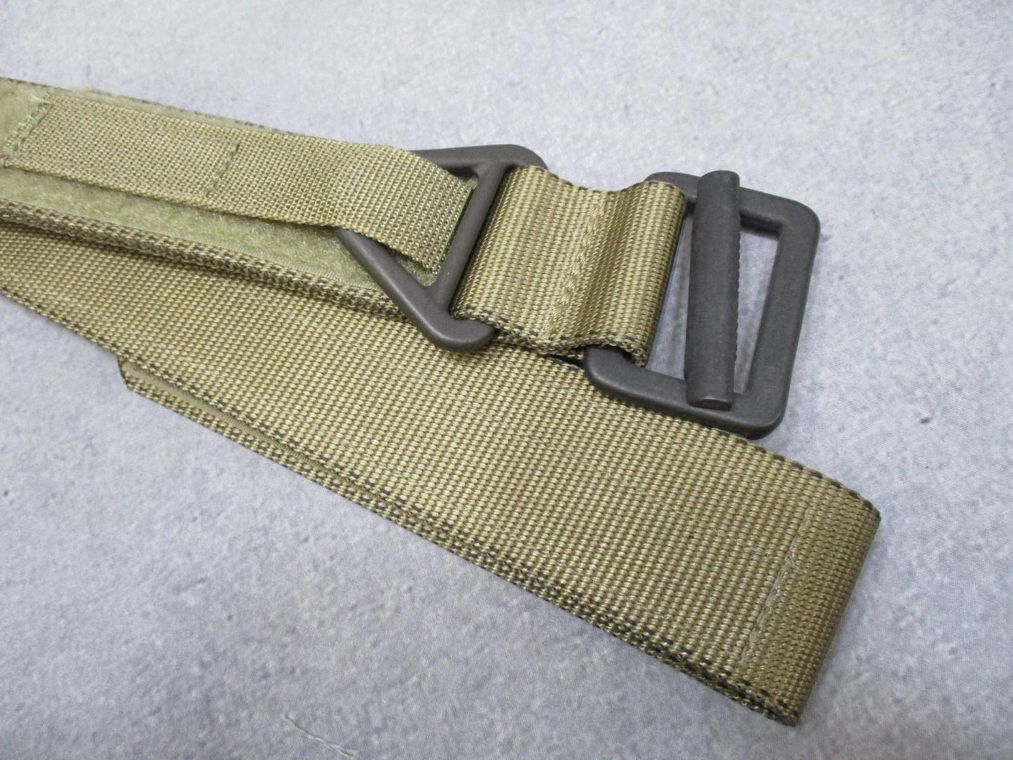 Tan tactical LBT London Bridge Trading Riggers Belt in medium size with sturdy design, suitable for military and tactical use.