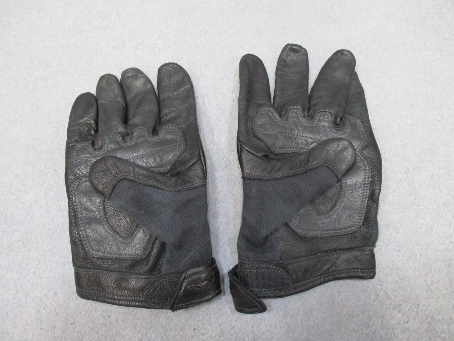 Centex Military Gear Wiley X Combat CAG-1 tactical gloves in XL leather with hard knuckle protection, used condition.