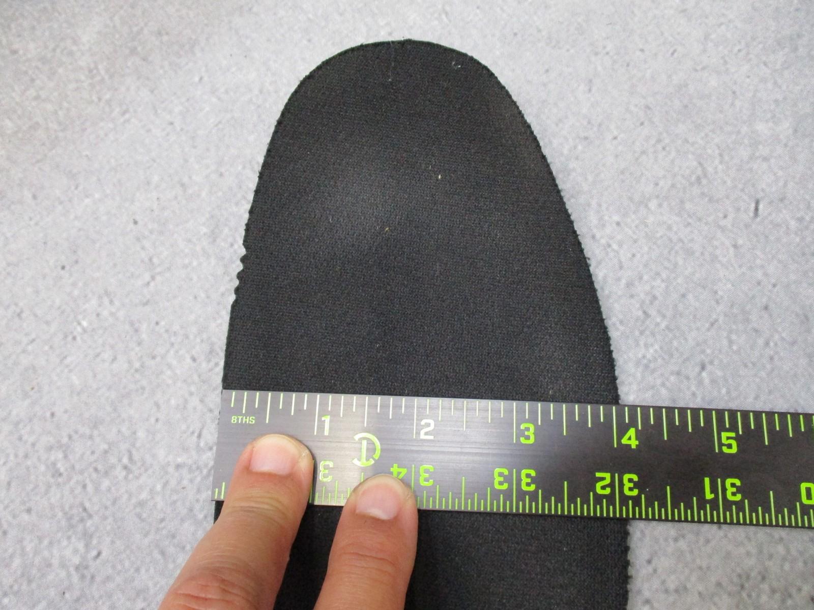 Desert tan Altama USGI military combat boots in size 11.5W with suede upper and Vibram sole, designed for rugged outdoor use.