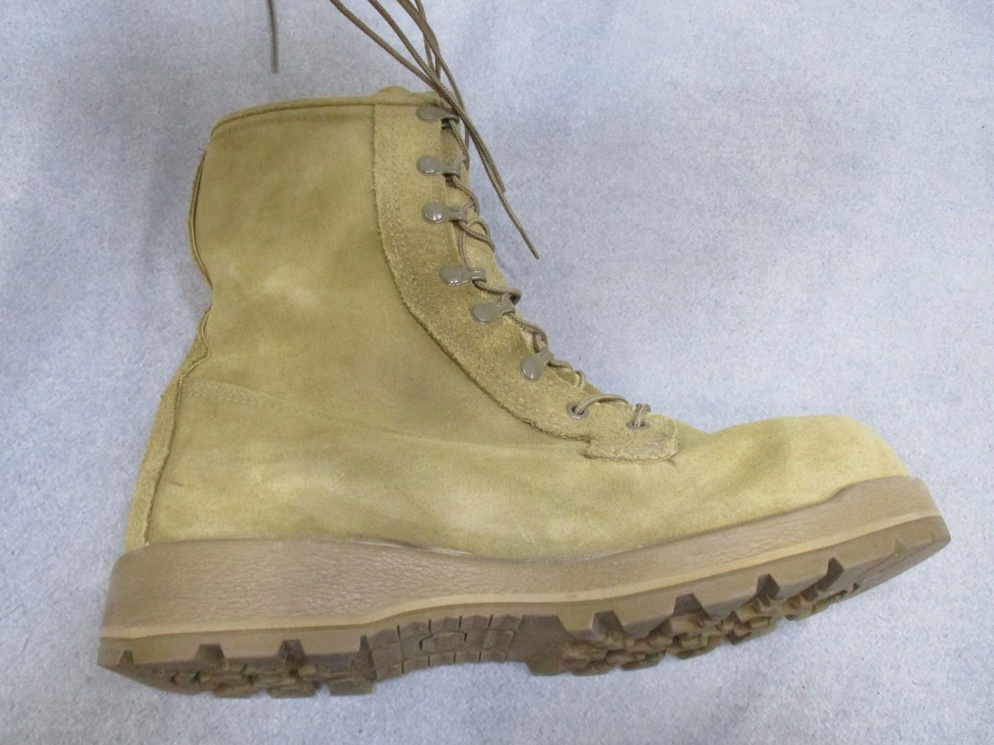 Desert tan Altama USGI Army combat boots with suede upper and Vibram sole in size 11.5W, designed for military durability.