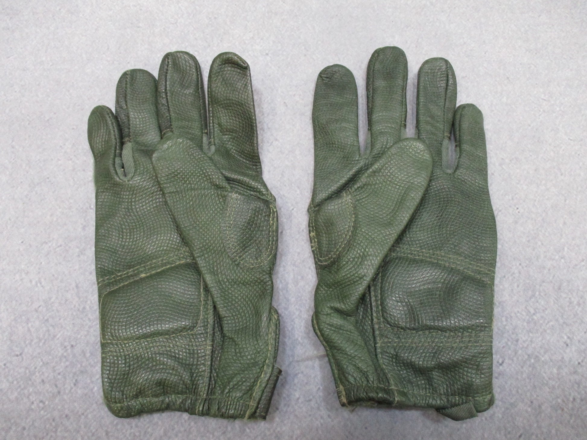 Medium green goatskin leather tactical army combat gloves by Centex Military Gear, designed for durability and tactical use.