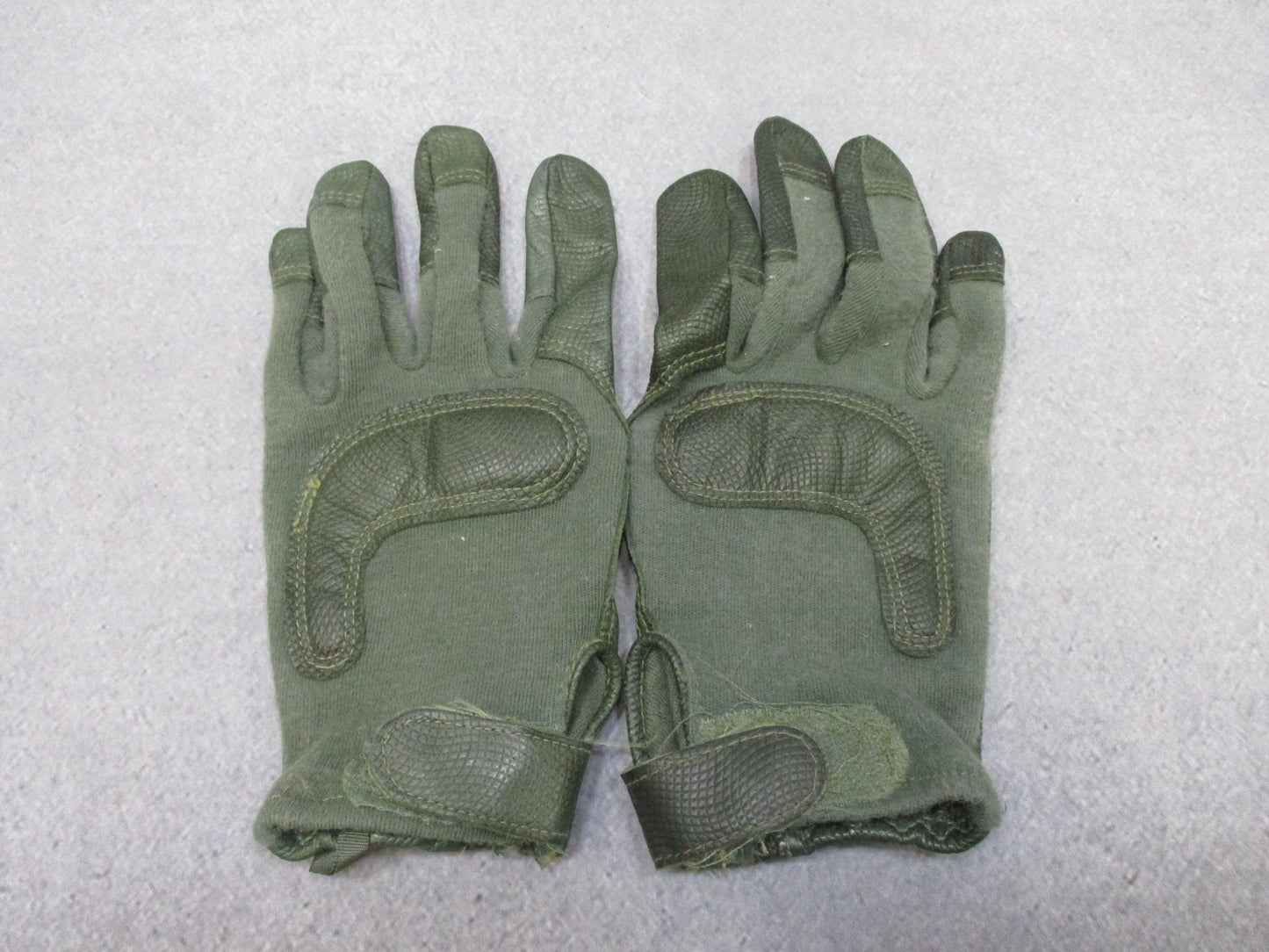 Medium green goatskin leather Army combat gloves by Centex Military Gear, tactical duty gloves with reinforced knuckles.