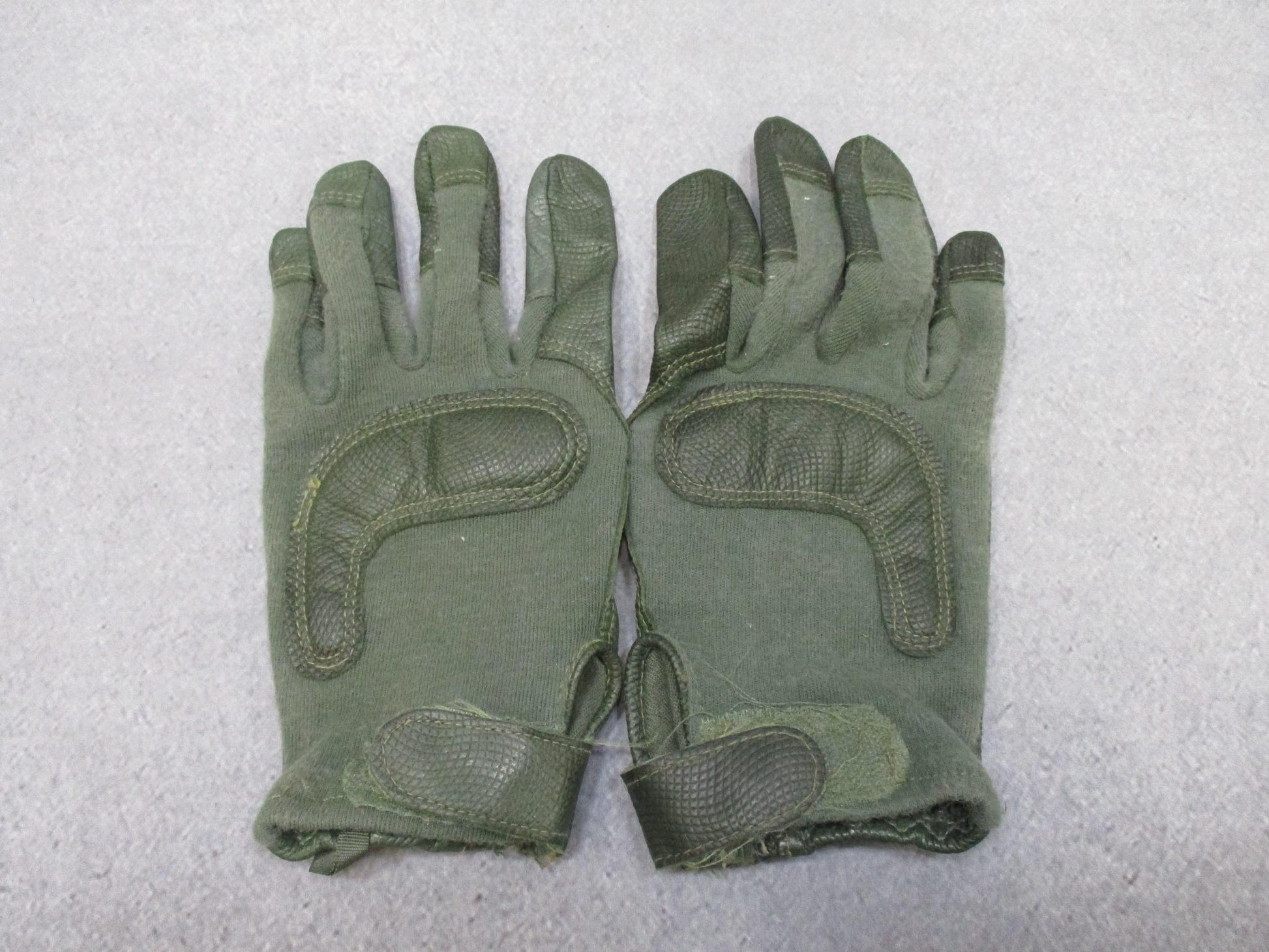 Medium green goatskin leather Army combat gloves by Centex Military Gear, tactical duty gloves with reinforced knuckles.