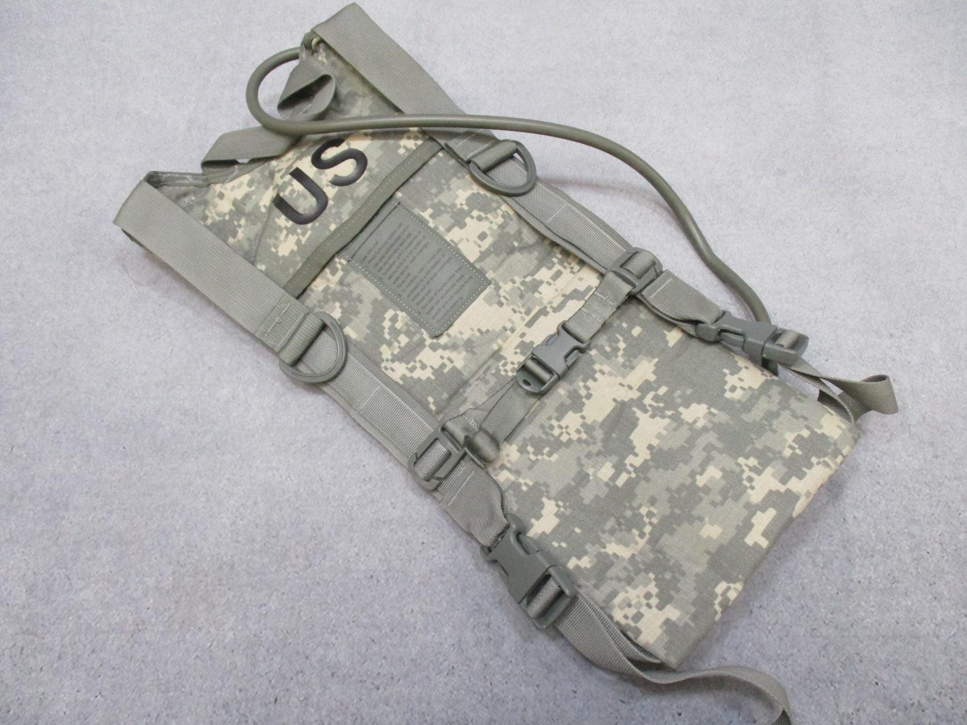 Centex Military Gear Eagle Industries MOLLE II Hydration Carrier with tube and bite valve for US Army Digital camouflage.