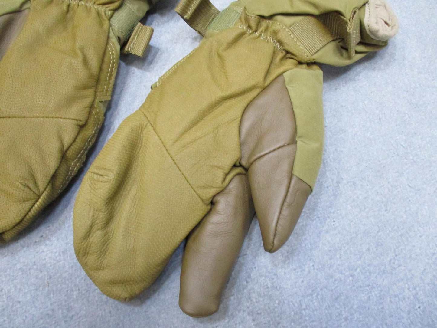 USGI MilitaryCWGS Climb Place Trigger Finger Mittens Gore-Tex Wool Leather Large