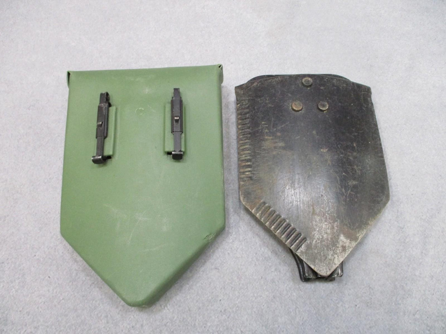 US Military Folding Shovel Ames w/ Case Serrated Edge Camping Hiking Tool