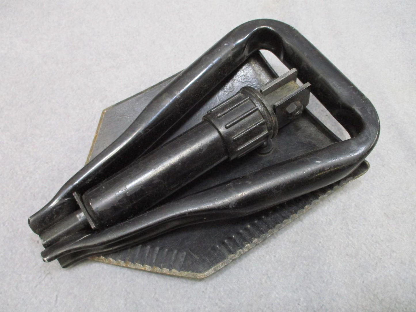 US Military Folding Shovel Ames w/ Case Serrated Edge Camping Hiking Tool