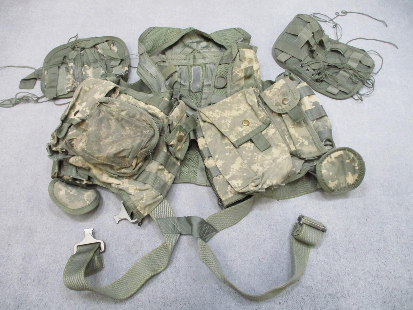 USGI Air Warrior Tactical Load Bearing Vest ACU MOLLE W/ Complete Pouch Set