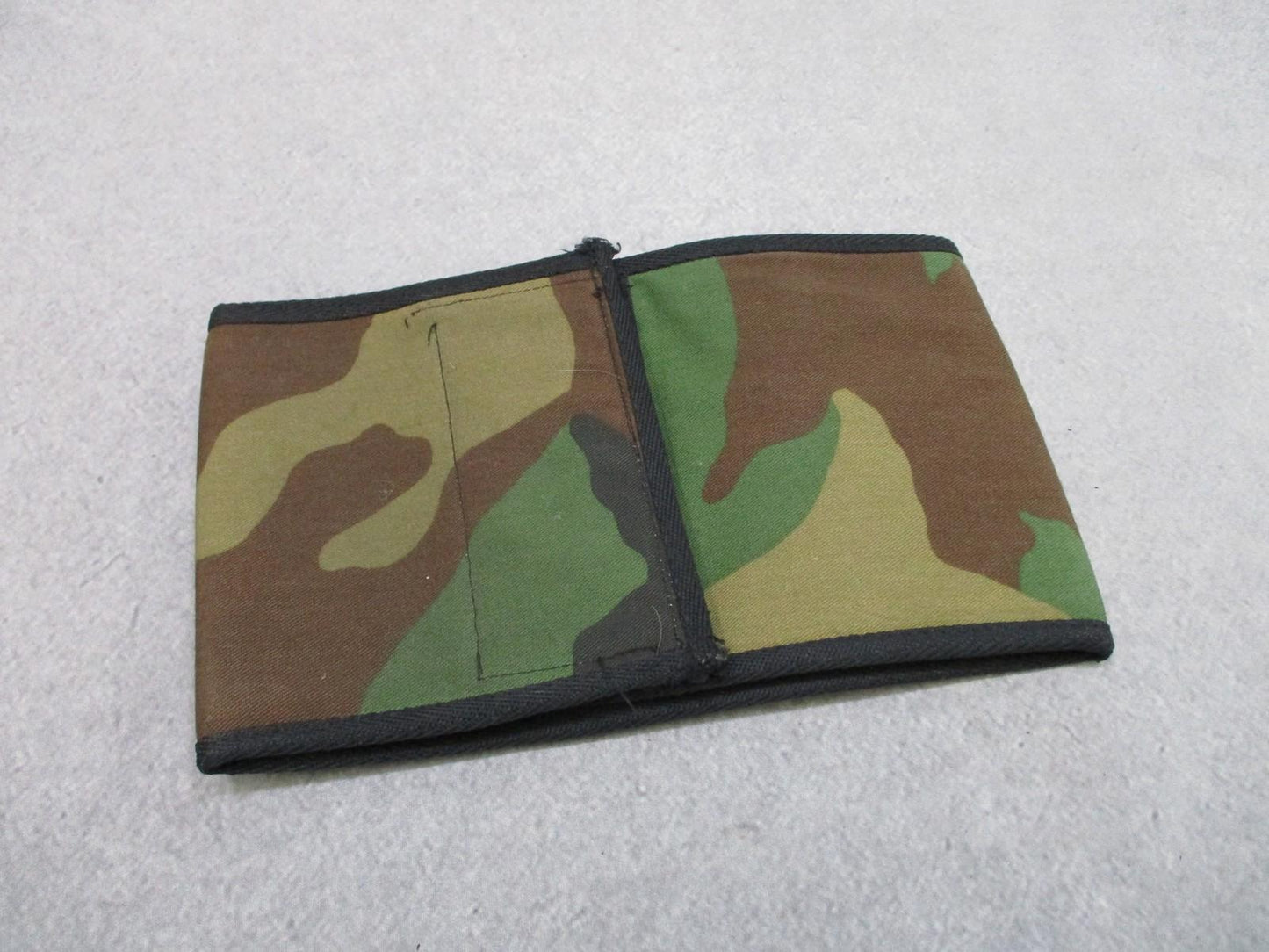 US Military Medic Brassard Armband Woodland Camo Red Cross Hook & Loop