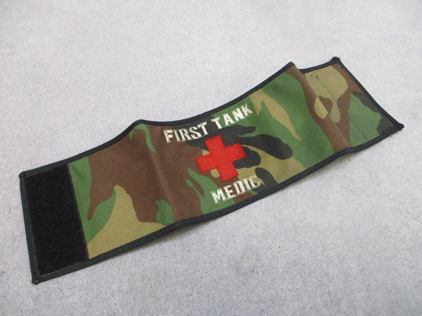 US Military Medic Brassard Armband Woodland Camo Red Cross Hook & Loop