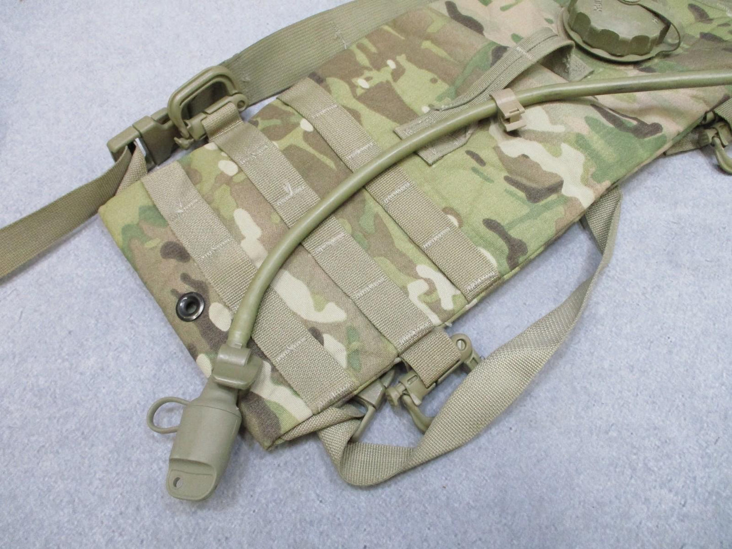 US Army Hydration MOLLE II Carrier w/ Bladder Tube MultiCam Water Pack