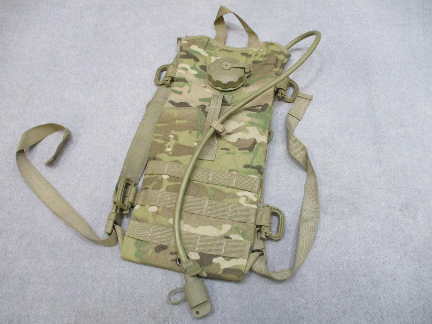 US Army Hydration MOLLE II Carrier w/ Bladder Tube MultiCam Water Pack
