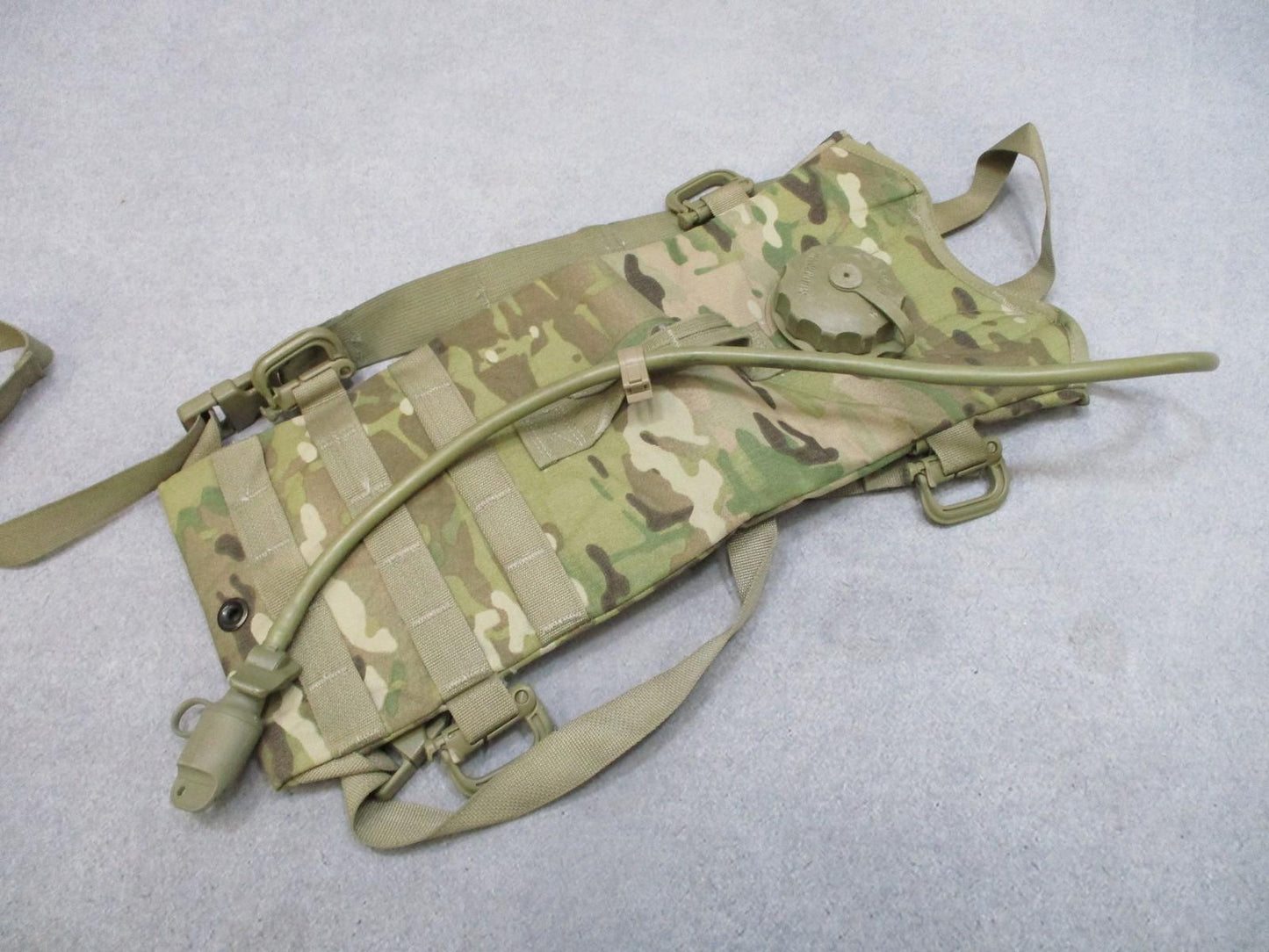 US Army Hydration MOLLE II Carrier w/ Bladder Tube MultiCam Water Pack