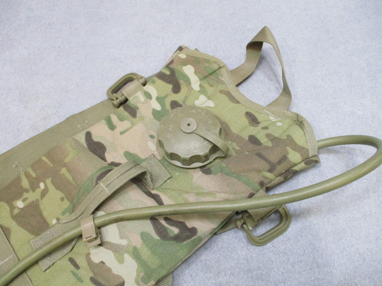 US Army Hydration MOLLE II Carrier w/ Bladder Tube MultiCam Water Pack