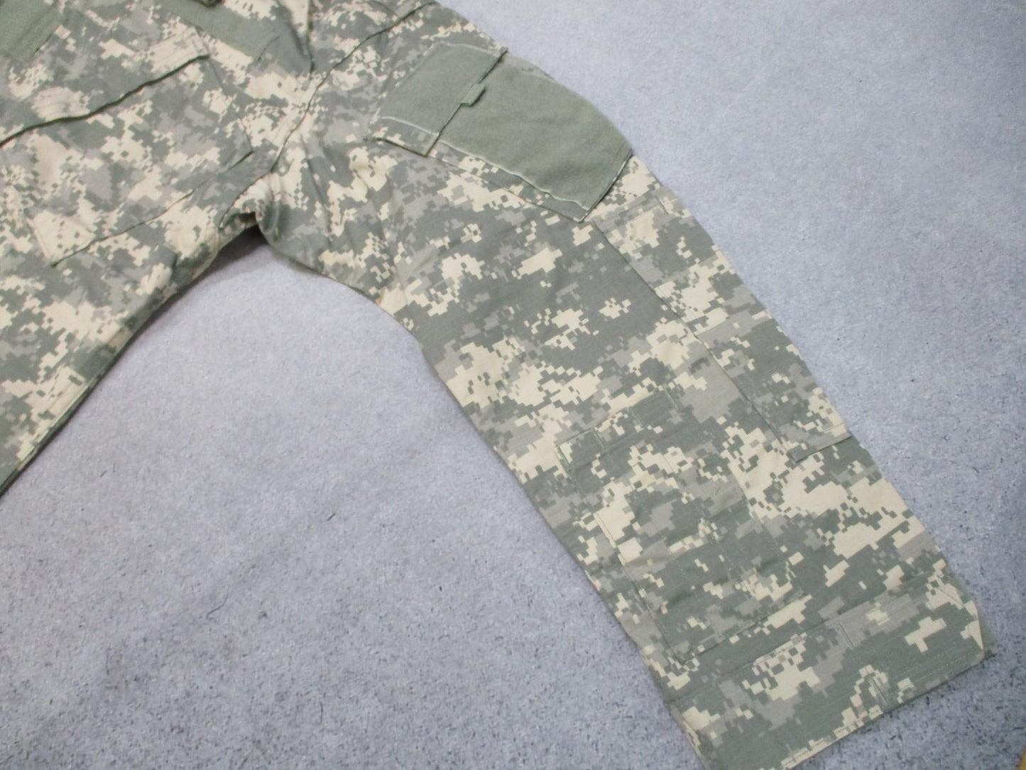 US Army ACU Jacket Medium-Short Digital Camo Combat Uniform Coat