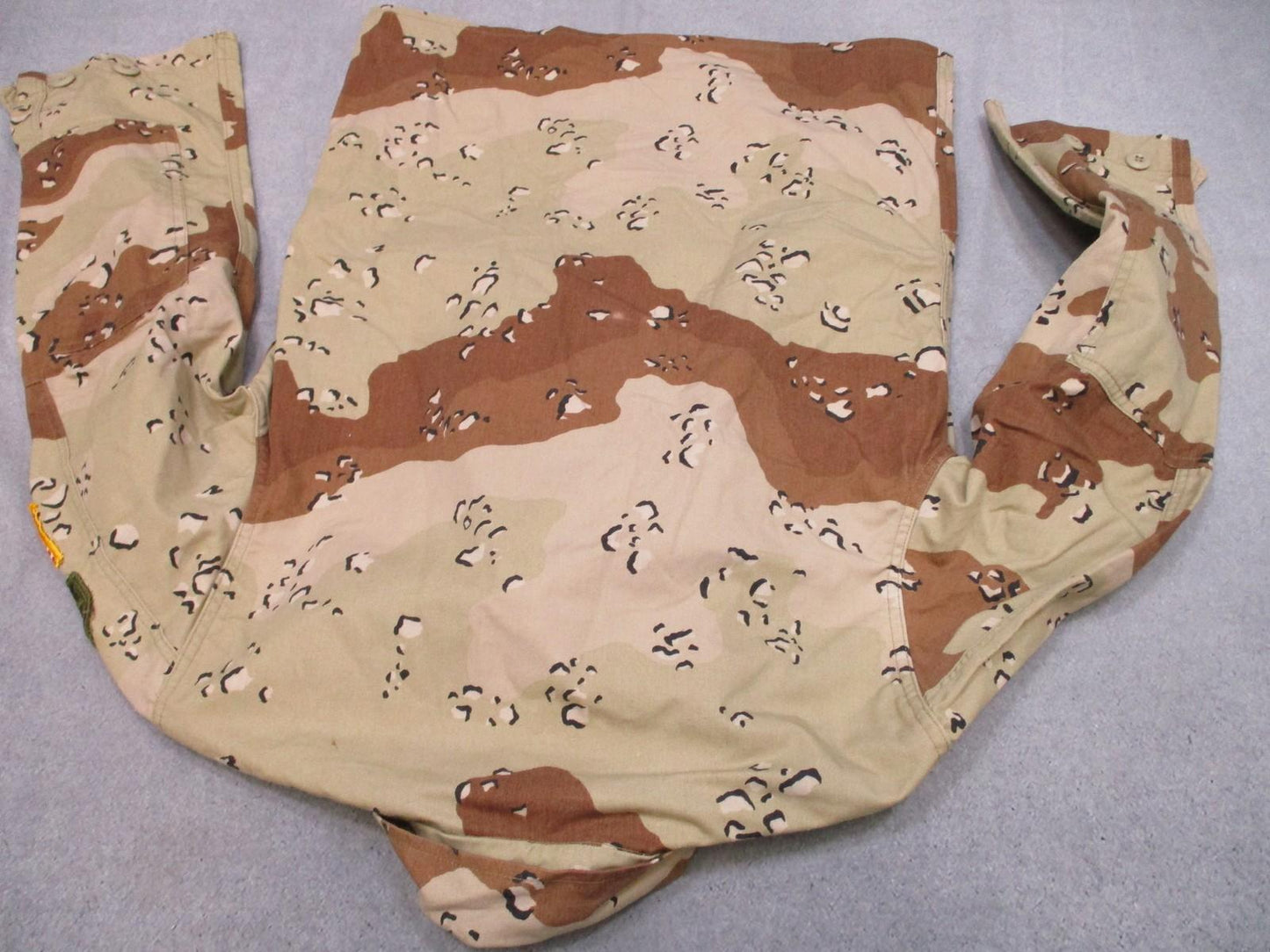 US Army Desert Combat Coat Jacket Choc Chip Hell on Wheels Patch Small-X Short