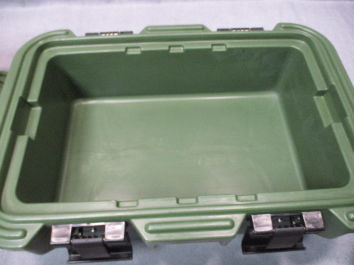 Cambro UPCS160 OD green insulated food carrier with 3 pans and lids, made in USA