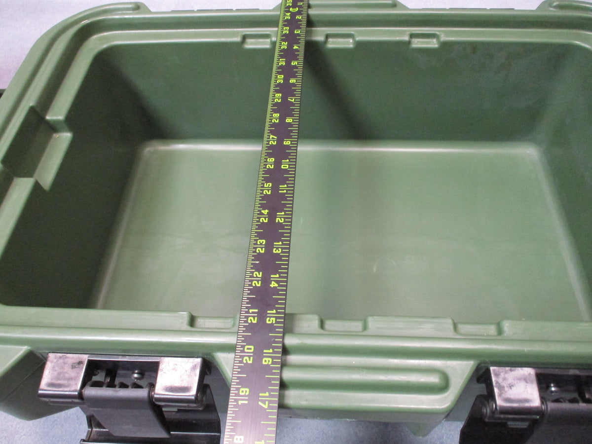Cambro UPCS160 OD green insulated food carrier with 3 pans and lids, made in USA
