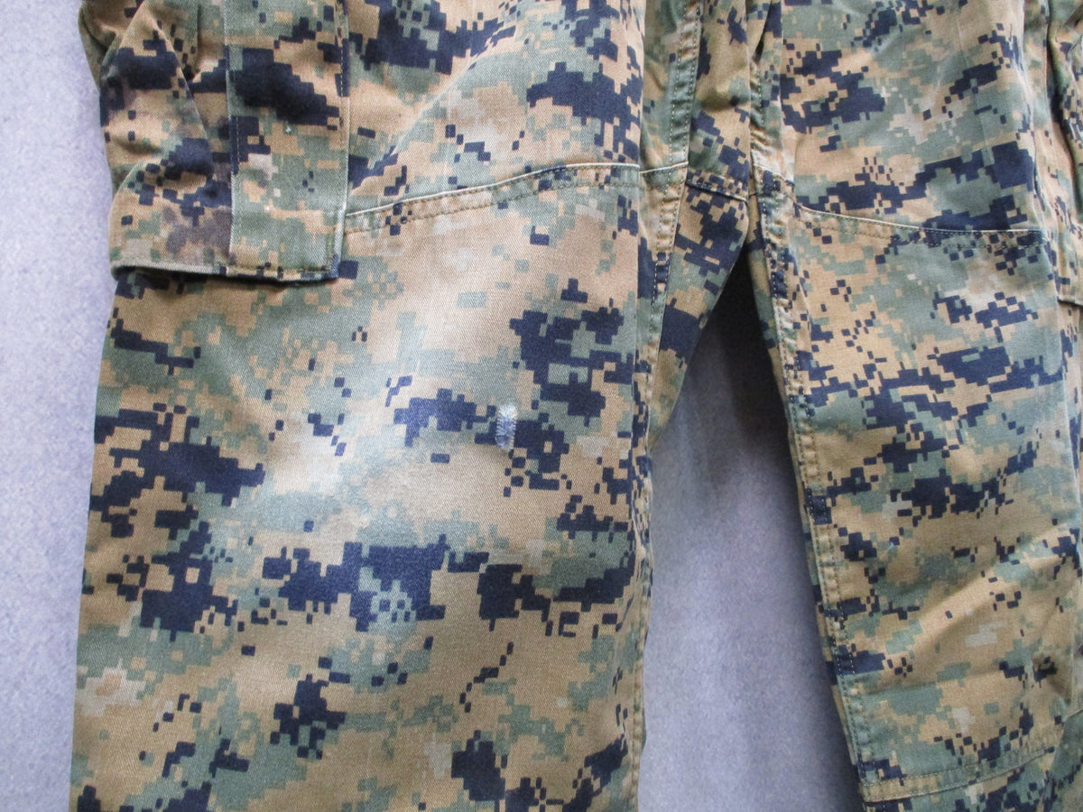 USMC Woodland MARPAT Combat Pants Measured 31x29.5 MCCUU Trousers Knee Hole