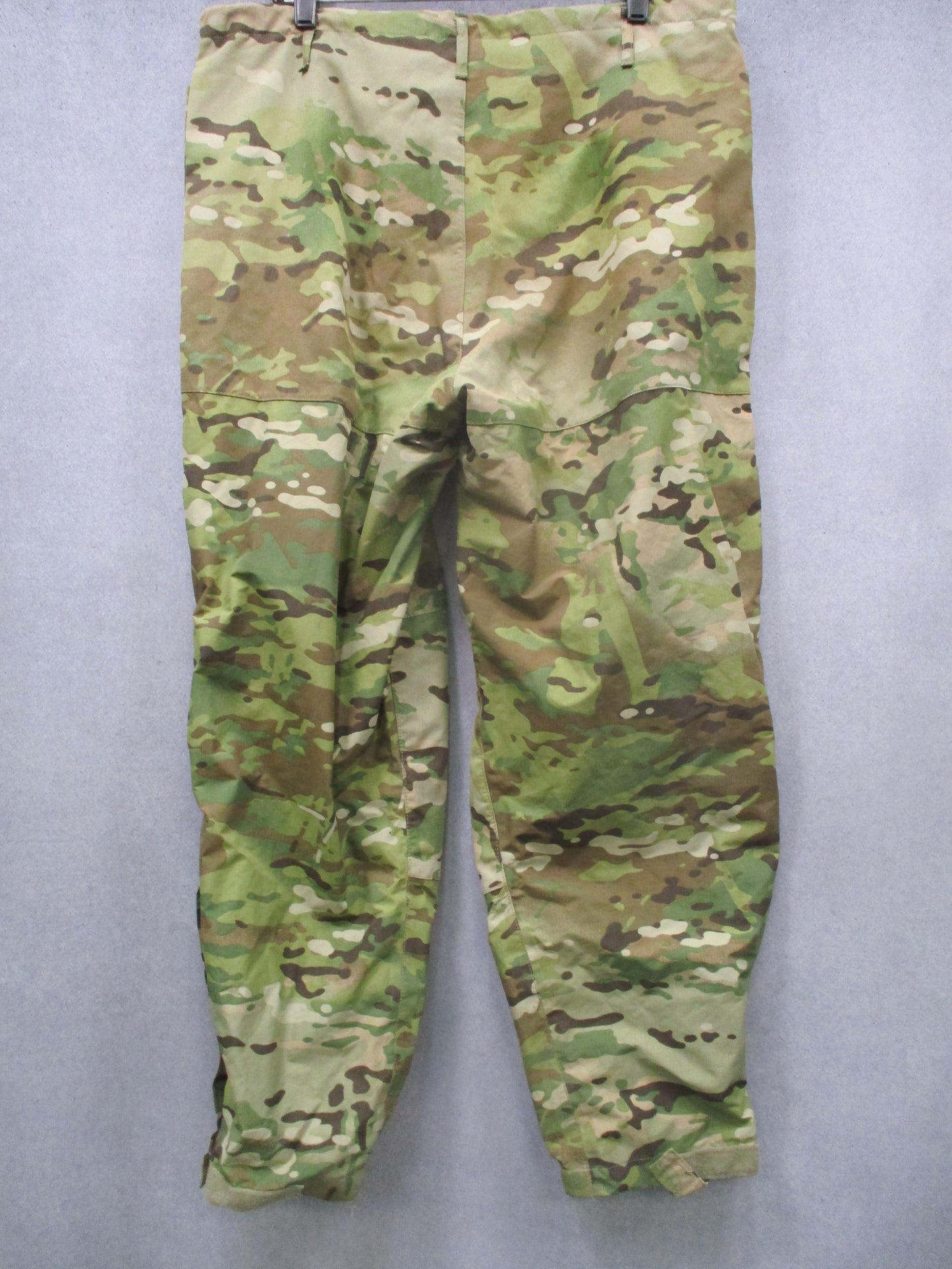 USGI ECWCS Gen III Level 6 Gore-Tex Pants Multicam M-R 8415-01-580-2468