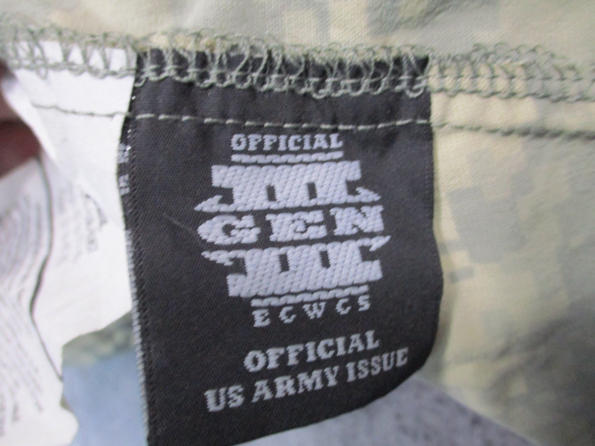 USGI ECWCS Gen III Level 4 Wind Jacket UCP ACU Medium Regular Military Excellent - Centex Military Gear